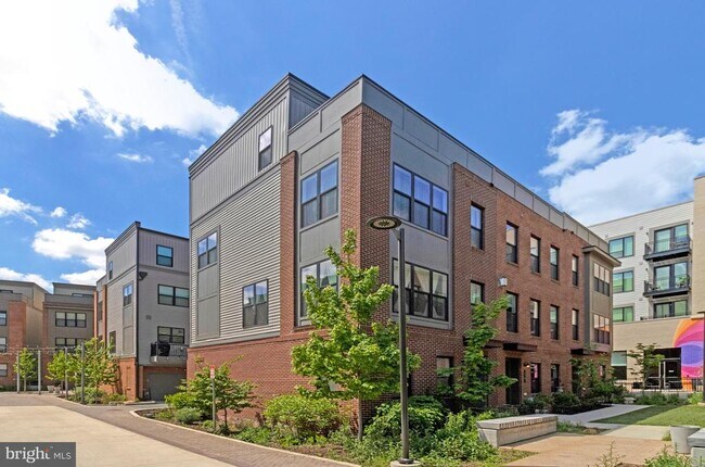 Building Photo - 40 Mural Walk NE