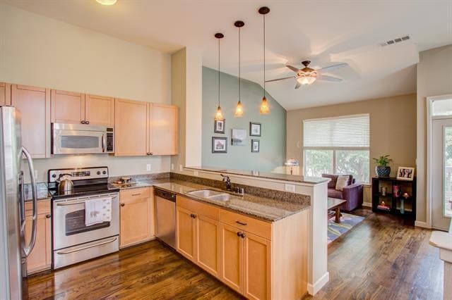 Building Photo - 1862 Summit Ave