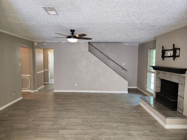 Building Photo - 2322 Deer Valley Dr