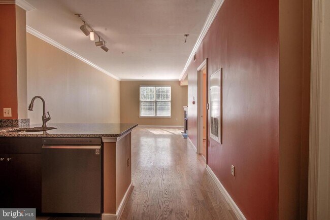 Building Photo - 1645 International Dr