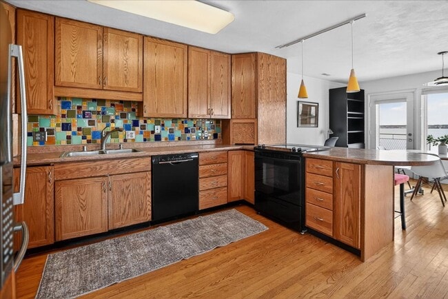 Building Photo - Urban Oasis on the Lake- Condo in Downtown Madison