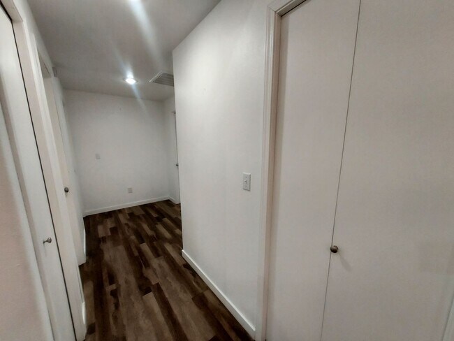 Building Photo - 4 bedroom 2.75 bath, Huge Fenced Yard with Landscaping Included!!