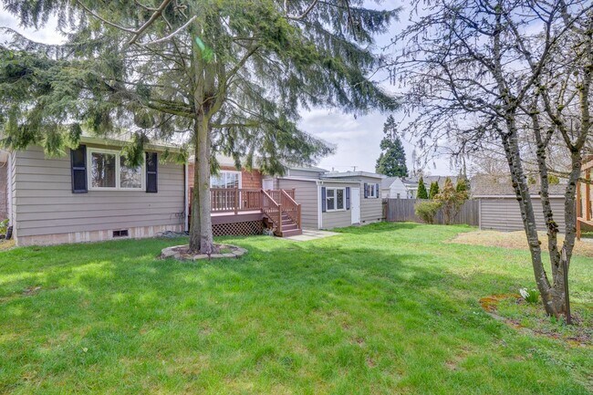 Building Photo - Charming Home in Sought-After Lower Kennydale