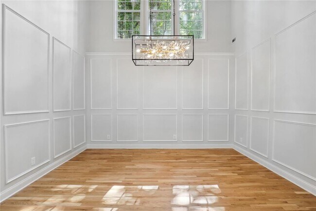 Building Photo - 210 Aerie Ct