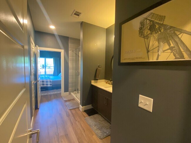 Building Photo - Beautiful Condo - North Burnet Road!