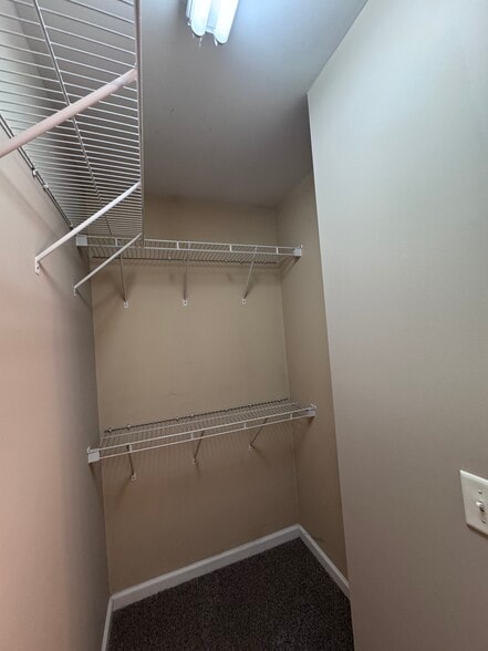 Building Photo - 3570 Castlebrooke Ln
