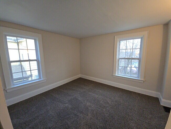 Building Photo - 310 N C St