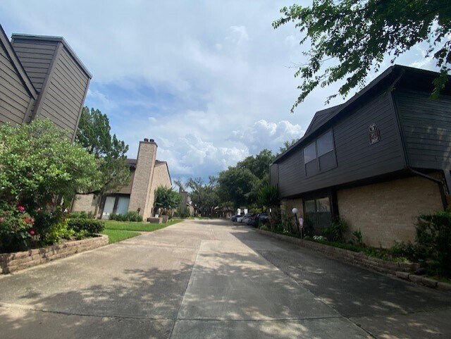 Building Photo - 2601 S Braeswood Blvd