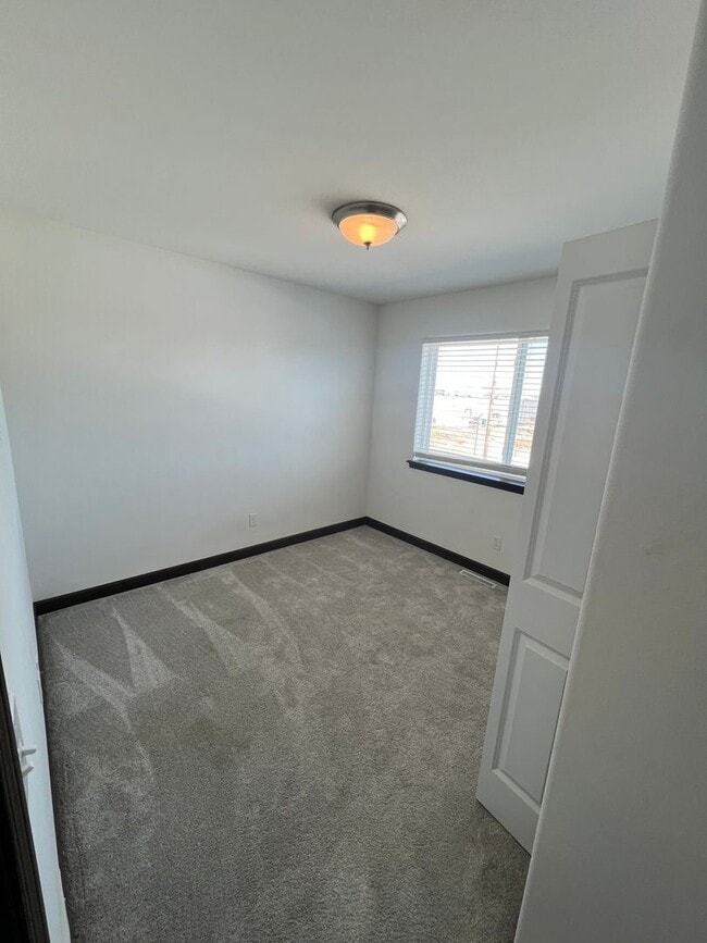 Building Photo - 3bd 3ba condo for rent!