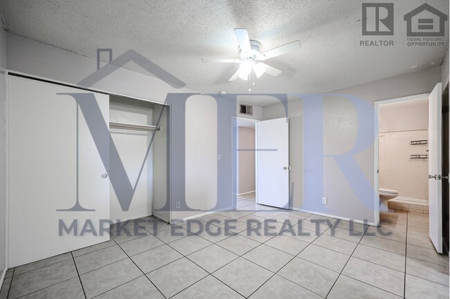 Building Photo - 5Bed/2Bath House at 35th Ave/Cactus! Move-In Ready on 04/02/2026! -- NO HOA!