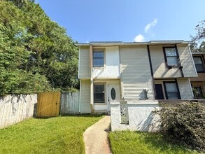 Building Photo - Completely remodeled 2 bedroom 1.5 bath to...
