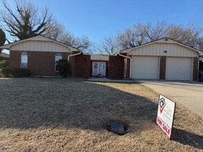 Building Photo - 6936 NW Sprucewood Dr