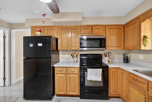 Building Photo - Bring Your Boat, RV, and Other Toys Home