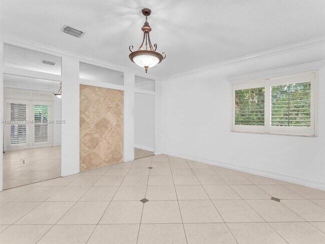 Building Photo - 820 Tangier St