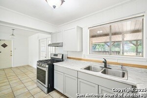 Building Photo - 4043 Tropical Dr