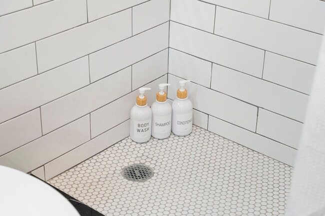 Building Photo - 1900 W 17th St