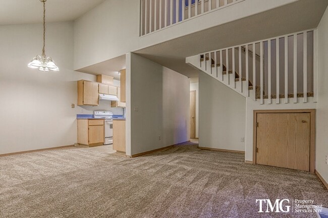 Building Photo - Peaceful 2-bedroom, 2 bath Townhome in thi...