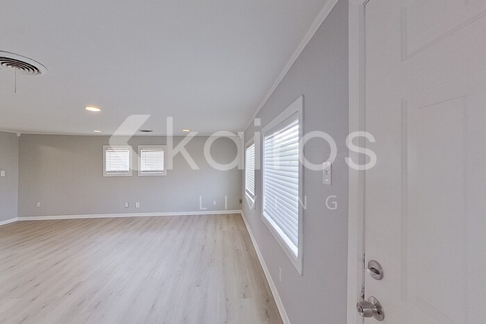 Building Photo - 3415 S Hughes St