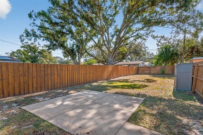 Building Photo - 3118 Pine Tree Ave