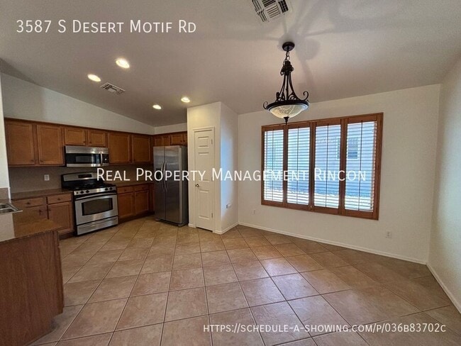 Building Photo - 3587 S Desert Motif Rd