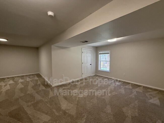 Building Photo - 14 Heatherbrook Ln