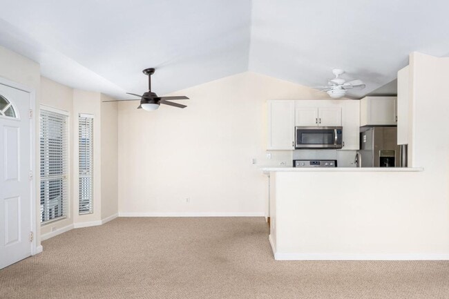 Building Photo - 2 Bedroom 2 Bathroom Upstairs Unit with Up...