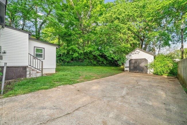 Building Photo - 715 Elder St