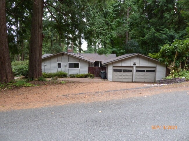 Primary Photo - Charming 4 Bed 2.5 Bath + Den Rambler in S...