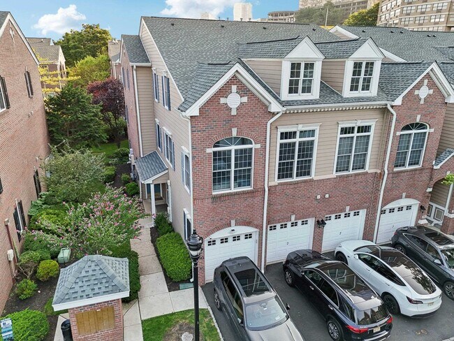 Building Photo - 80 Lydia Dr