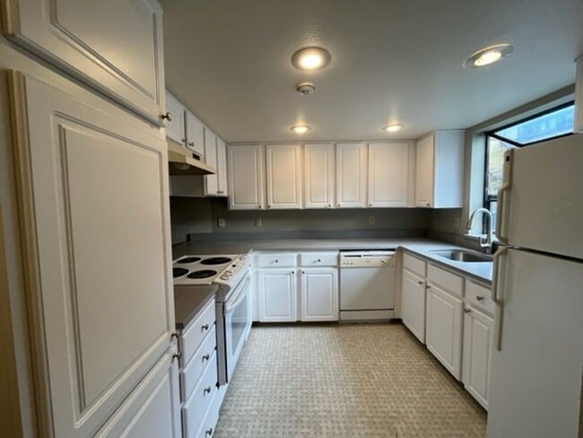 Interior Photo - Johnson Place Townhouse