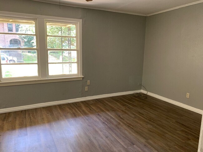 Building Photo - 1068 Blanchard Pl