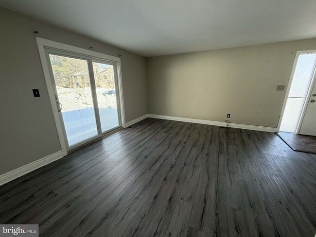 Building Photo - 111 Eastford Ct