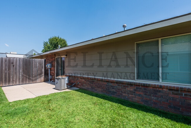 Building Photo - 4204 Newell St