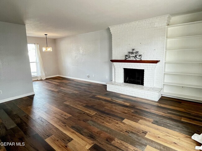 Building Photo - 6700 Escondido Dr