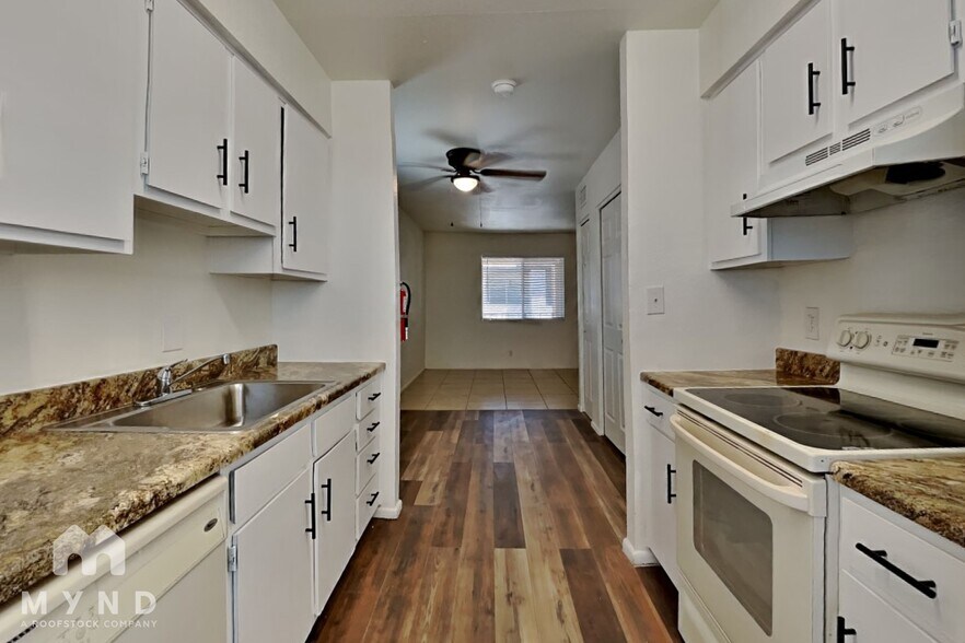 Building Photo - 6657 W Ocotillo Rd