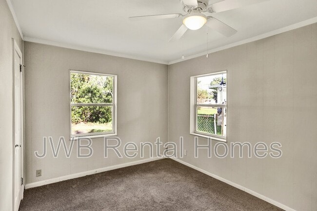 Building Photo - 6003 Commodore Dr