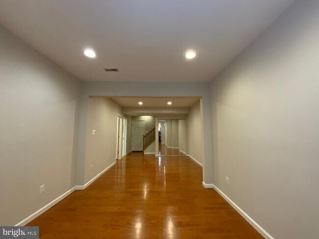 Building Photo - 5722 Governors Pond Cir