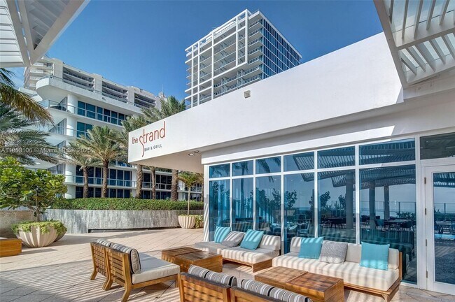 Building Photo - 6801 Collins Ave
