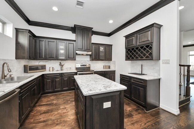 Building Photo - 146 Carson Ct