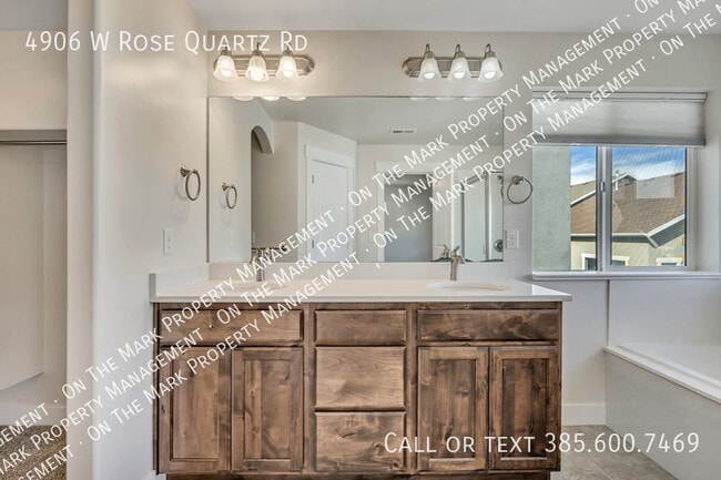 Building Photo - 4906 W Rose Quartz