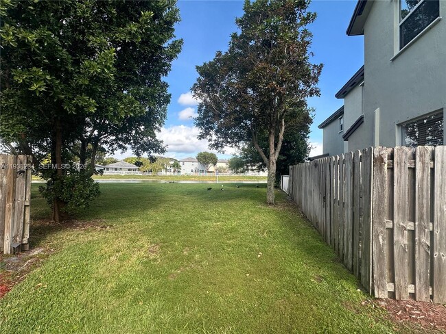 Building Photo - 2853 SE 1st Dr