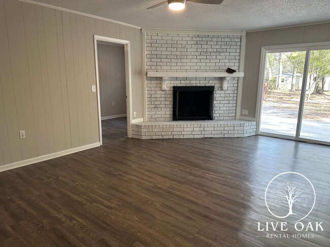 Building Photo - 620 Parker Dr