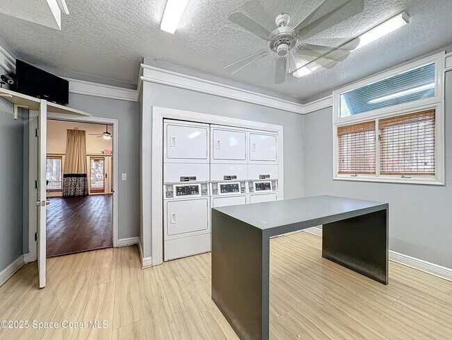 Building Photo - 7667 N Wickham Rd