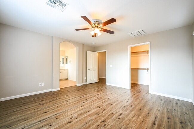 Building Photo - 1465 E Mia Ln