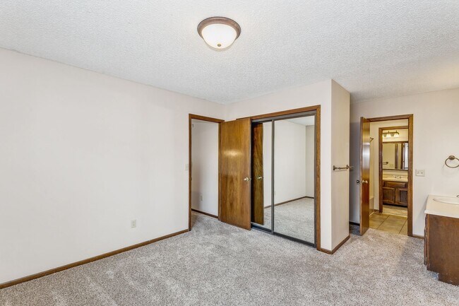 Building Photo - 2405 S Capri St