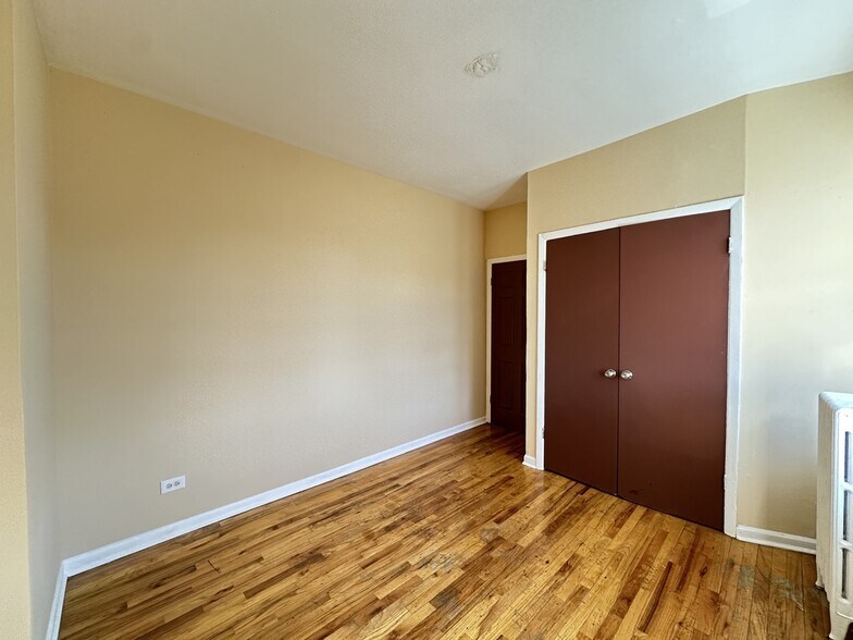 Building Photo - 4035 W Gladys Ave