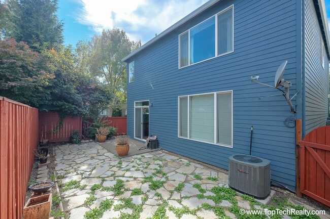 Building Photo - Lovely 4 Bedroom | 2.5 Bathroom | Corner Lot Single Family Home | In Beautiful Orenco Gardens Com...