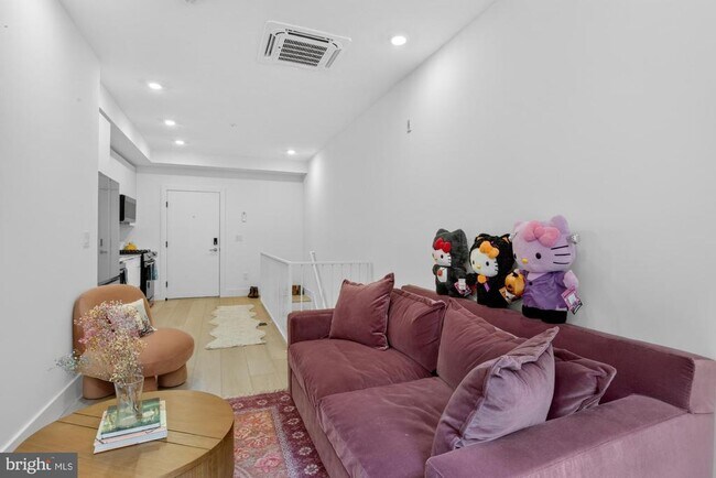 Building Photo - 2007 Cambridge St