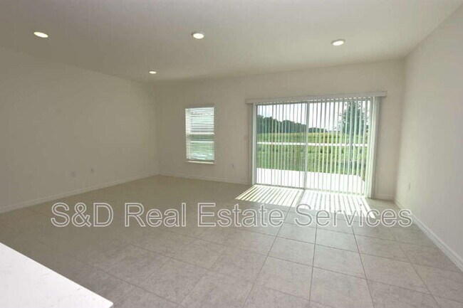 Building Photo - 3913 Academia Ave