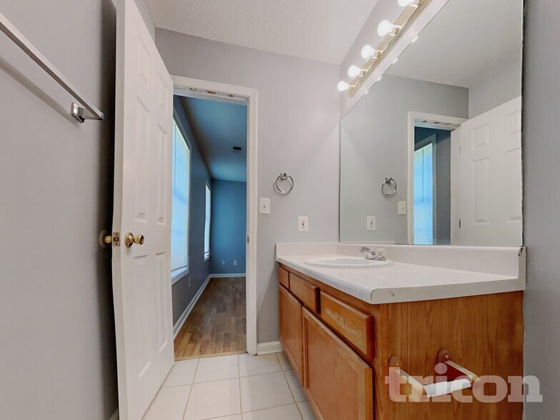 Building Photo - 621 Southern Trace Crossing